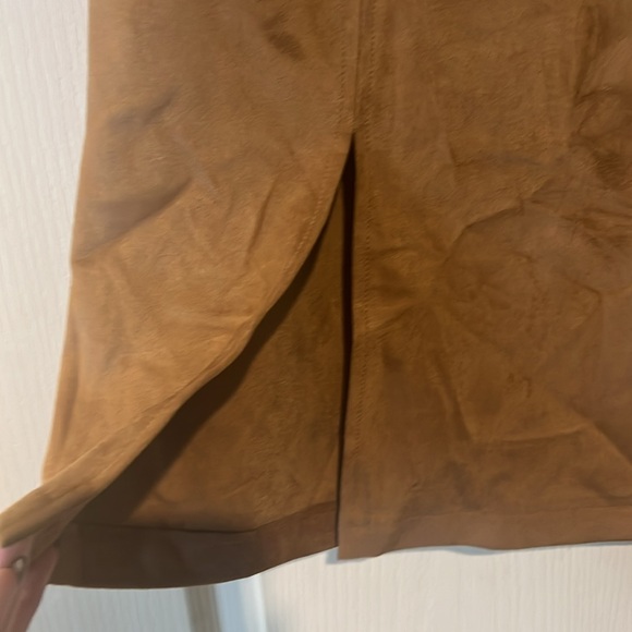 NWT faux suede skirt - Picture 2 of 5